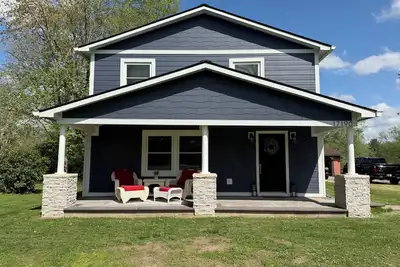 Image de 7 mi to Grand Park, 1 mi to Mustard Seed, 5 min to downtown Noblesville!