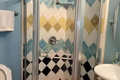 Image de A cozy 2 bedroom it located few meters from park