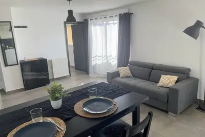 Image de Appartement cosy avec chambre-salon-cuisine tout équipée