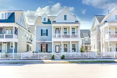 Image de The Breaker House · *New* Spacious/Standalone 4br Beach House