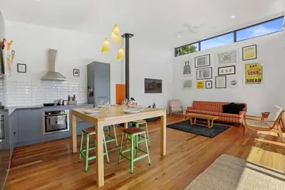 Image de Hannah's Bay Hideaway | Modern & Funky by the Lake