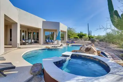 Image de Infinity Pool: Stunning Home in Cave Creek!