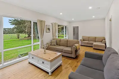 Image de Modern character cottage 10 minutes to Mount Gambier on picturesque small farm
