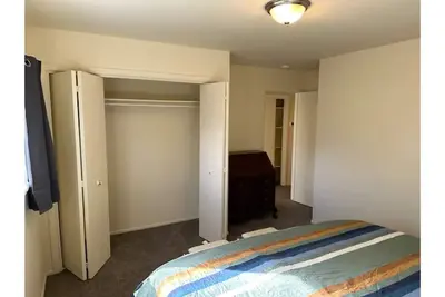 Image de 3 Br, 1. 5 bath home w\/carport&yd