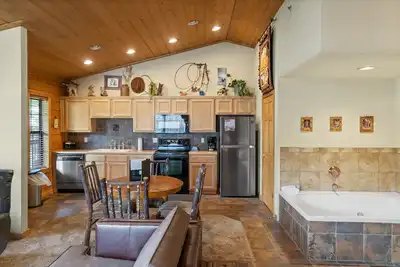 Rustic Studio Cabin with King Bed and Jacuzzi Tub