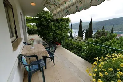 Appartement de deux chambres avec la terrasse et la vue sur le mer Rabac, Labin (A-20640-b)