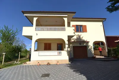 Image de Appartement de deux chambres avec la terrasse Valbandon, Fazana (A-20648-b)