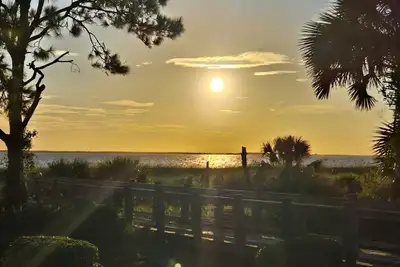 Image de Brand-new home steps to beach with Gulf view, bikes, W/D, & pool access