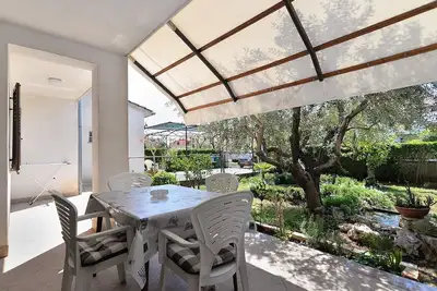 Image de Appartement d'une chambre avec la terrasse Valbandon, Fazana (A-20706-a)