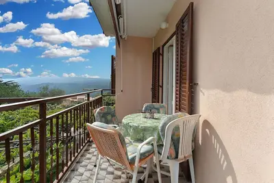 Appartement d'une chambre avec le balcon et la vue sur le mer Rabac, Labin (A-20746-a)