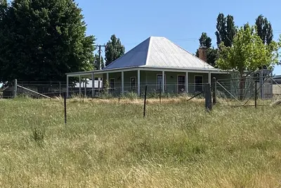 Image de Cosy Cottage on a cattle and sheep property.