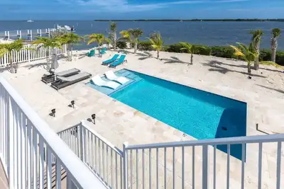 Image de Castaway On The Keys: Experience Spectacular Open Water Living on Bogie Channel, Pool & Dockage!