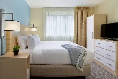 Image de Perfect Downtown Base w/Spacious Rooms, Ideal for Musical Legends Park