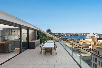 Image de Stunning 3rd floor 2 bed apartment w/ city views