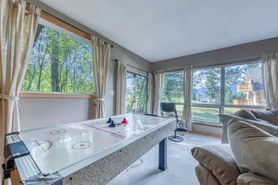 Image de Fairmont Hot Springs 3 Bedroom Home  | Sleeps up to 10