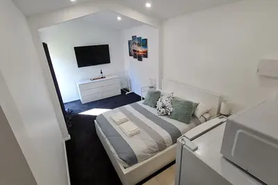 Image de Contemporary studio, only metres to beach/surf, 10 mins to McLaren Vale wineries
