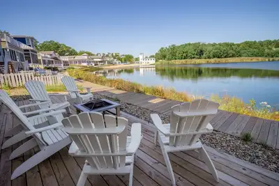 Image de Pet-friendly, Lake Front Home on the Beach with Golf Cart
