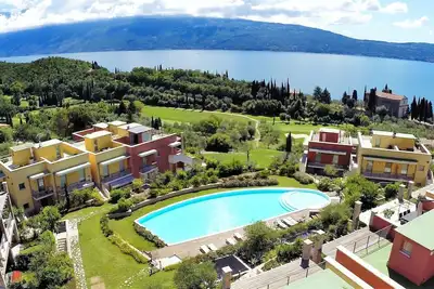 Image de A charming apartment with a magnificent view of the lake and Monte Baldo