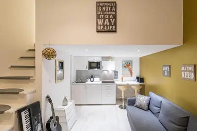 Image de happy home Budapest Gold Central located apartment with 80 039 s pinball machine