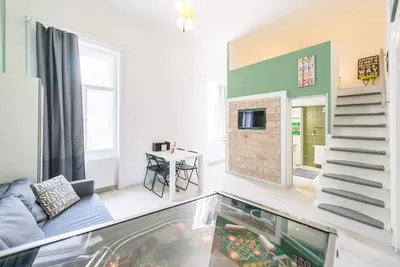Image de happy home Budapest Green   Central located apartment with 80  039 s pinball machine