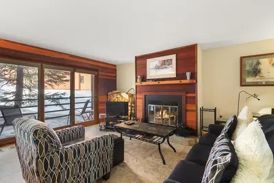 Image de Beautiful 2 Bedroom Condo with amazing amenities and hiking right at your door!