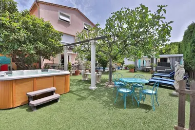 Image de Studio D'HÔTES Aurelien / Pdj Offert / Jacuzzi / Proche Mer