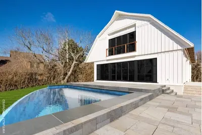 Image de New Luxury Waterfront Modern Barn Style Home | Yearly or Seasonal Rental
