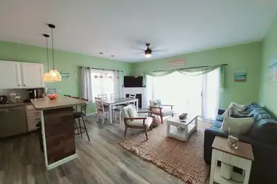 Image de Family Friendly Beach House Condo w/ Pool near Beach, Boardwalk, & Marina