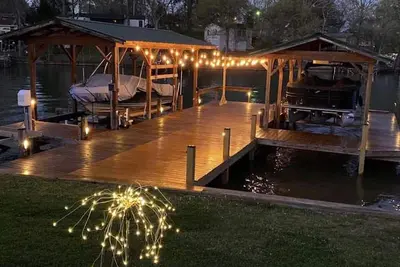 Image de New Listing! Cozy and relaxing water front lake house with breath taking views