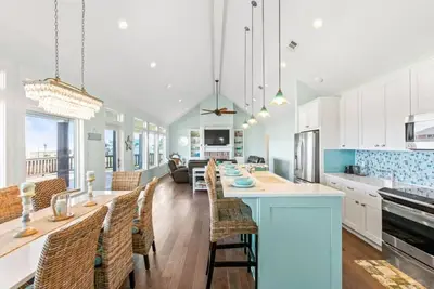Image de Crystal Beach Front Spacious Villa with Firepit