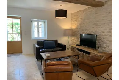 Image de House with full aircon within yards of centre of Meursault.