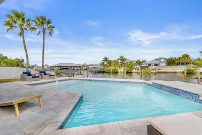 Image de Apollo Beach Waterfront Pool Oasis