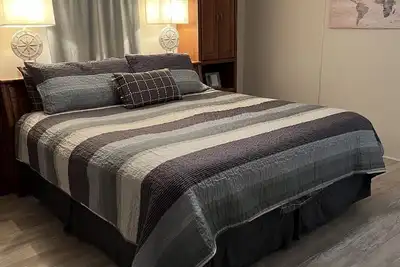 Image de Family Home With Cooking, Covered Recreation And Convenient To Bay.