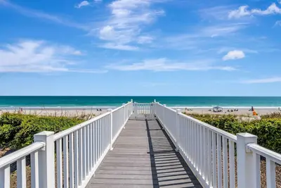Image de Serenity Shores. Gorgeous, Oceanfront Home with a Pool!