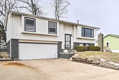Image de Cedar Rapids Rental w\/ Yard ~ 6 Mi to Downtown!