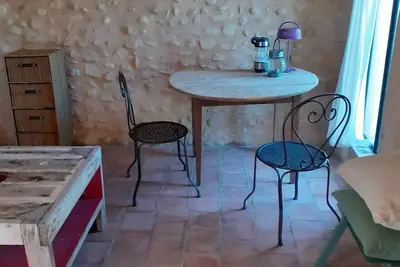 Image de Cabanon éco-rustique au milieu des lavandes et des oliviers