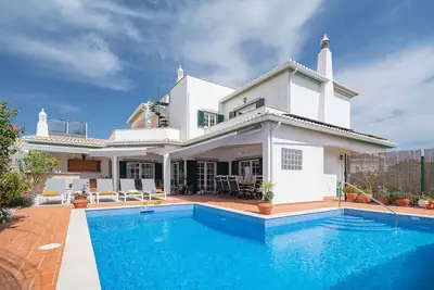 Image de Modern villa near beach [75]