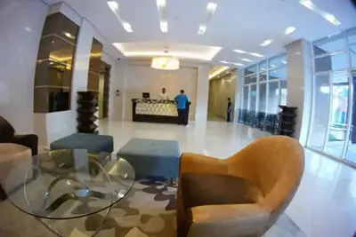 Image de Comfy, spacious 1br unit +balcony, wifi, Smart Tv & Netflix-ready, pool, gym