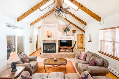 Image de On Mountain Time Af - 3 Bd near the resort!