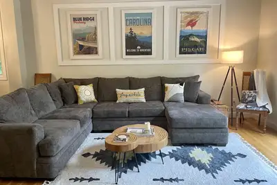 Image de Beautiful Hendersonville an Adorable bright 3bdrm home 1. 3 miles from downtown