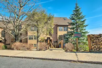 Image de Wintergreen Condo w/ Balcony + Mountain Views!