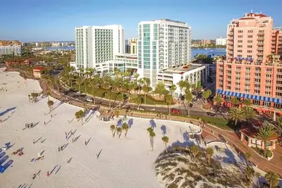 Image de 4 Bedroon Presidential Suite! Full Kitchen & Living Room