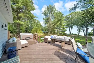 Image de Larry's Lakefront Sleeps 14 with a Private Beach!