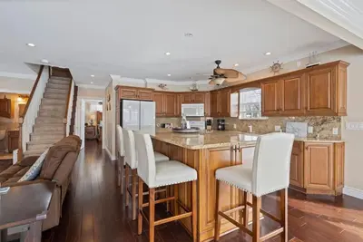 Image de Lexington Retreat Sleeps 8 - View of Lake Huron!
