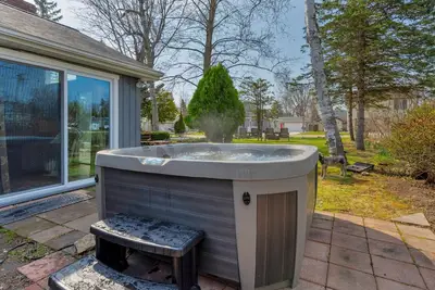 Image de Lake Haven Sleeps 6, Ac, View of Lake Huron!