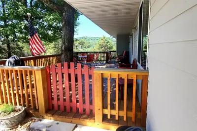 Image de On Quiet Mountain Side With Beautiful Wooded Views