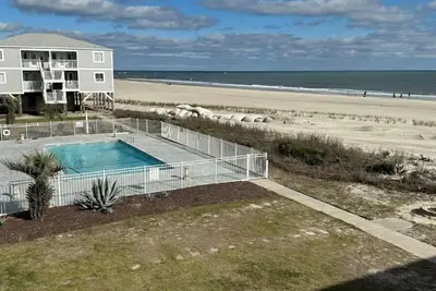 Image de Beach front w/ pool &large beach