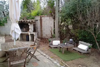 Image de Appartement avec terrasse et  jardin.