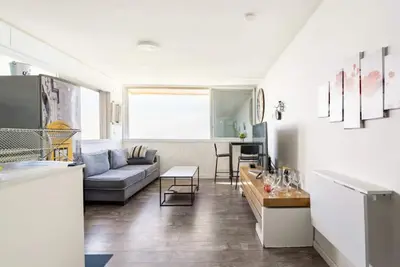 Image de Sea & Mountain View Apt in Upscale Area, Fast Wi-Fi, Minutes from Carmel Center