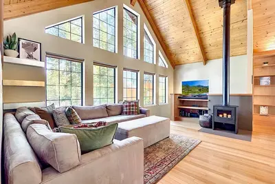 Image de Private Ski, Lake & Golf Chalet! Walk to Lake